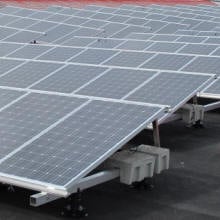 Pose de panneaux photovoltaïque sur toit plat en plot simple