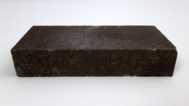 Briquette réfractaire noire