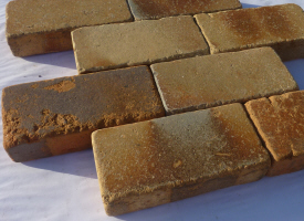 brique artisan jaune nauncée a plat