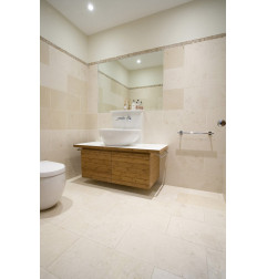 Bathroom tiled stone white Tuscany - softened