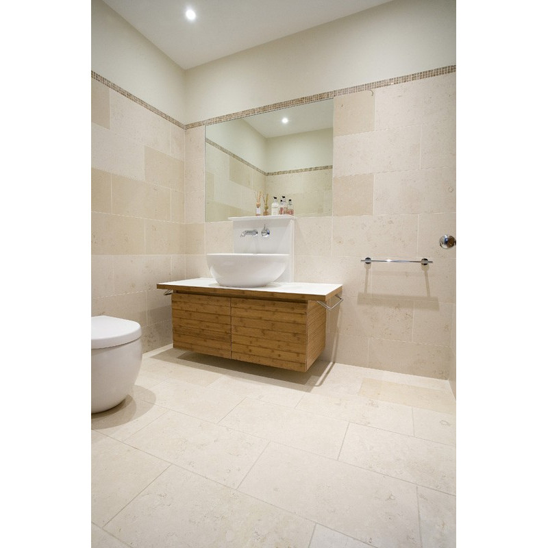 Bathroom tiled stone white Tuscany - softened Bathroom tiled stone white Tuscany - softened