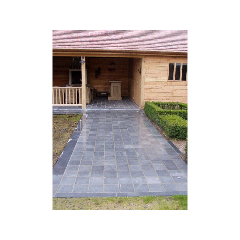 Le Rendu sous la Pluie des Dalles de Pierre Bleue du Vietnam - Vieilli (tambouriné) Le Rendu sous la Pluie des Dalles de Pierre Bleue du Vietnam - Vieilli (tambouriné)