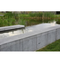 Covers the walls and foundation walls in stone blue Belgian - chiseled