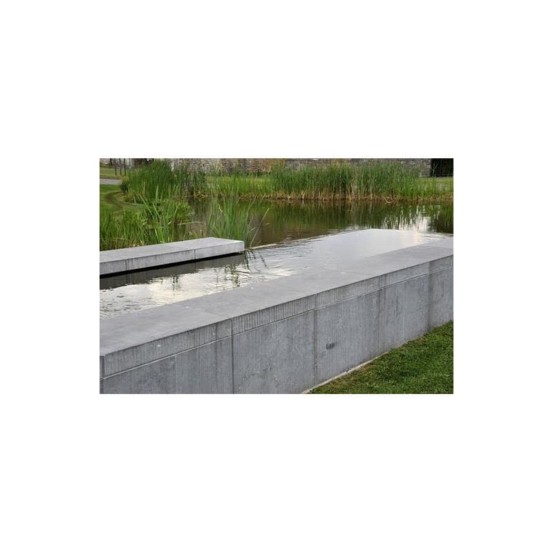 Covers the walls and foundation walls in stone blue Belgian - chiseled