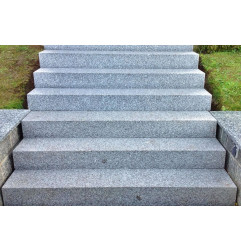 marche d'escalier en Granit SUR MESURE