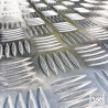 Struttura in acciaio zincato e coperchio in alluminio impermeabile - SU MISURA