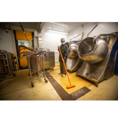 7041 Wasserdurchlauf-Deckwaschanlage – 270 mm, extra hart – Vikan