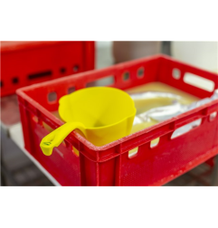 Vikan 5682 Round Scoop - 2 Liters, Graduated