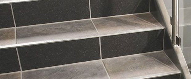 Nez de marche d'escalier