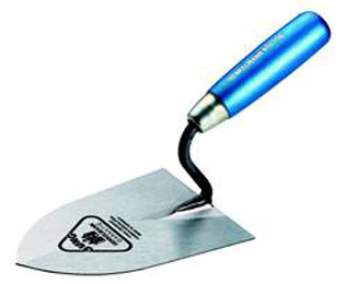 As ferramentas essenciais para colocar telhas, lajes, pedras de pavimentação: martelo, malho, equalizador, propagador, espátula,