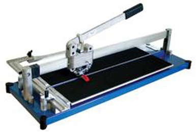 Telha do corte, cortando telhas manuais, cortando as telhas da mão