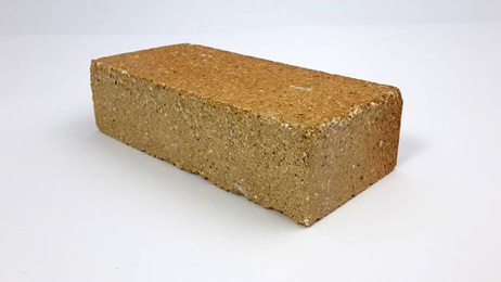 Matériaux réfractaires alumineux déclinés dans différentes couleurs.