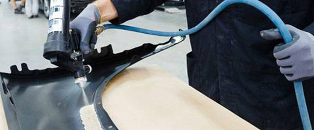 Elastische Klebstoffe und Dichtungen